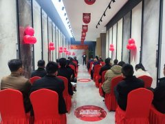 采用多、艺术化的空间结构